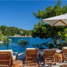 4 Bedroom Villa with Pool, Sumartin, sleeps 8